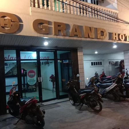 Grand Hotel Pemangkat 外观 照片