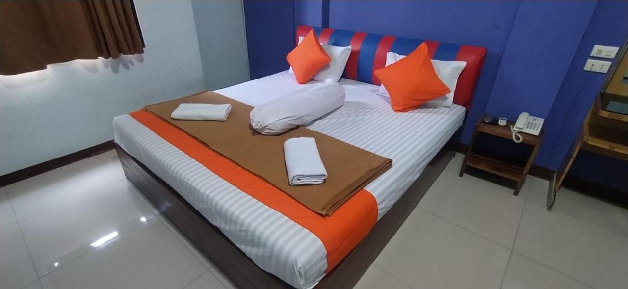 Grand Hotel Pemangkat 外观 照片